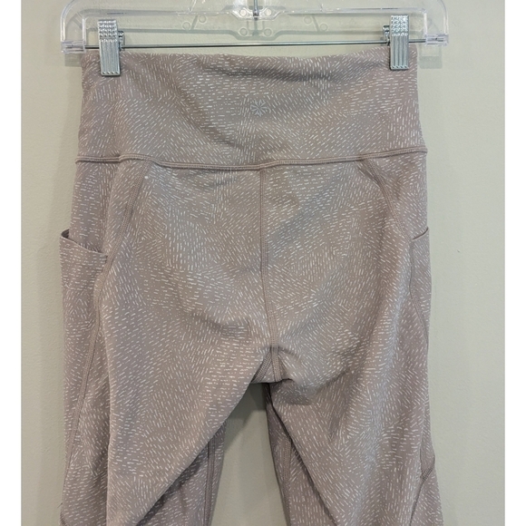 Athleta Salutation Stash Pocket Tight in Rainwater Print Size XS - Picture 4 of 8
